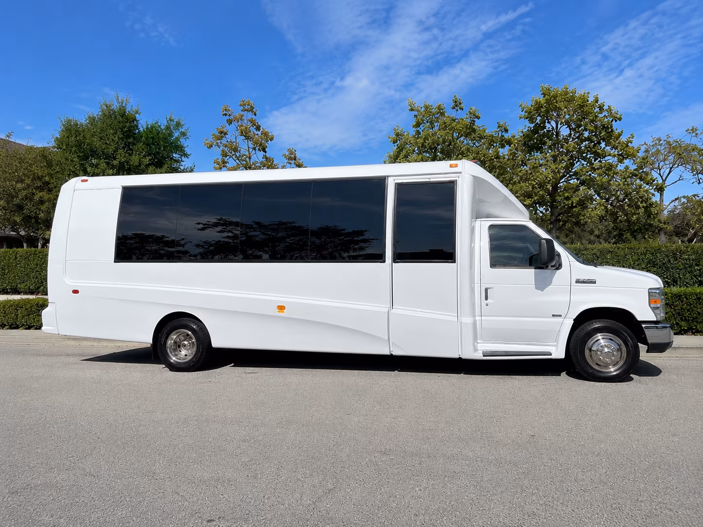 minibus rentals for tracy corporate and association convention groups