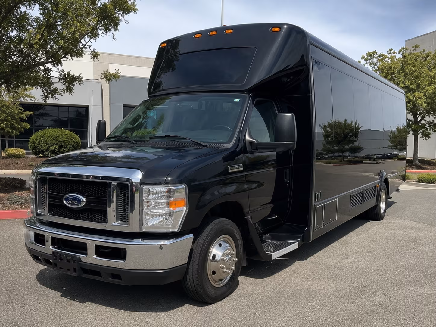 party buses and fan buses to sacramento kings and river cats games