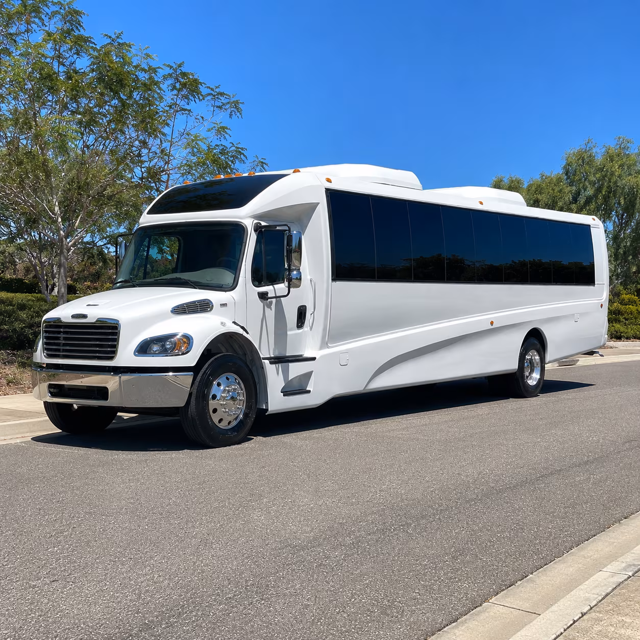 tracy 28 passenger minibus