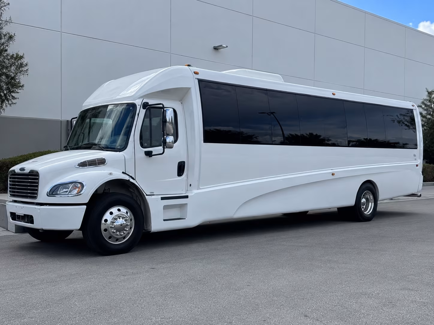 wedding party buses and shuttle buses in tracy